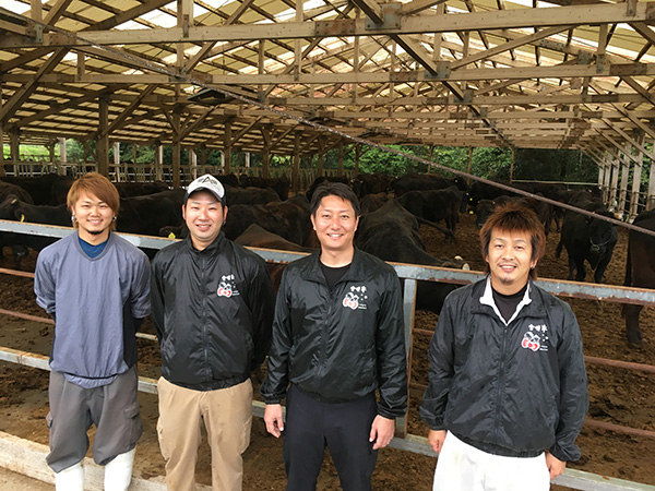 血統にこだわる一貫生産で、都城一の宮崎牛を育てる「桜花牧場」